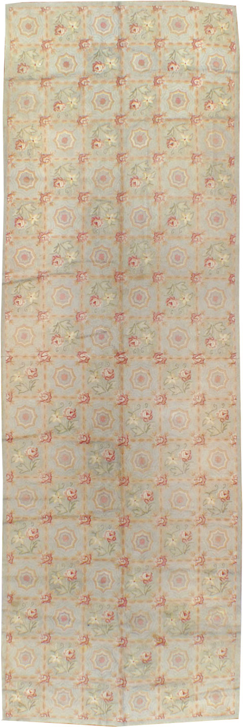 Vintage American Hooked Long and Narrow Gallery Carpet, No.25032 - Galerie Shabab