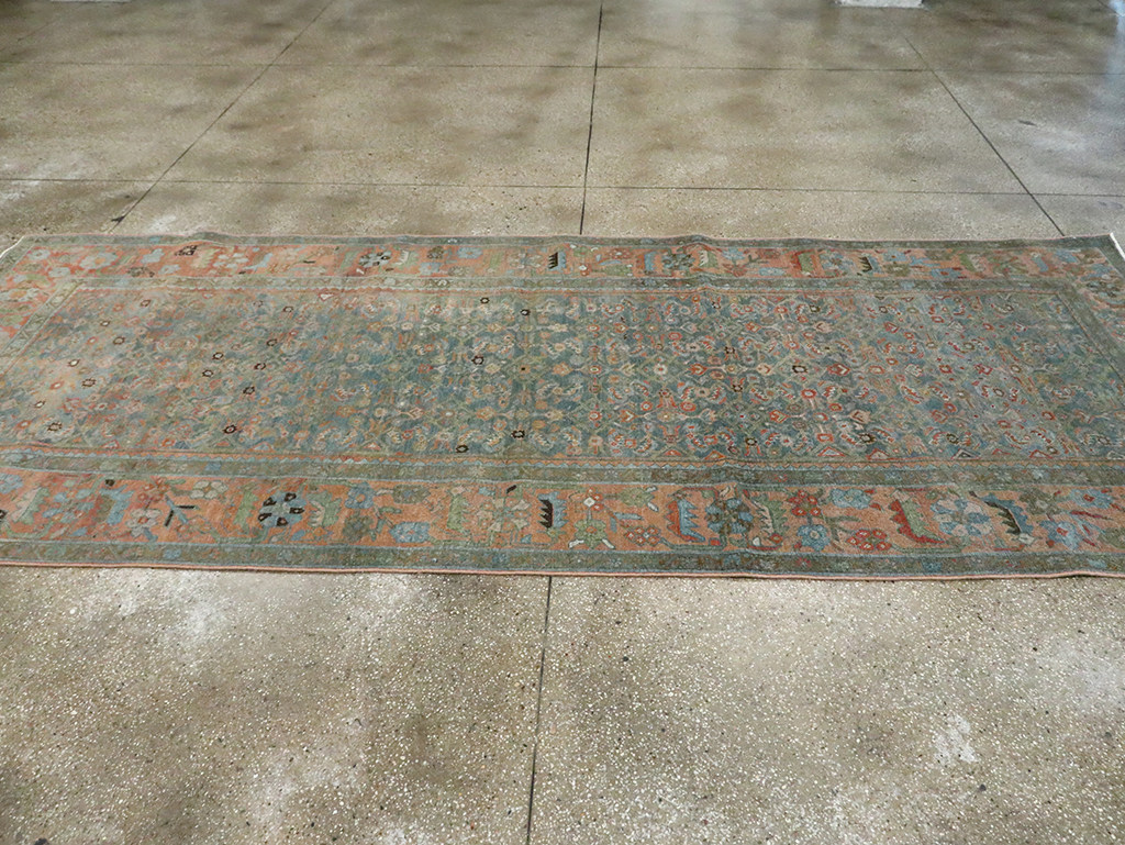 Vintage Persian Mahal Gallery Carpet, No.25037 - Galerie Shabab