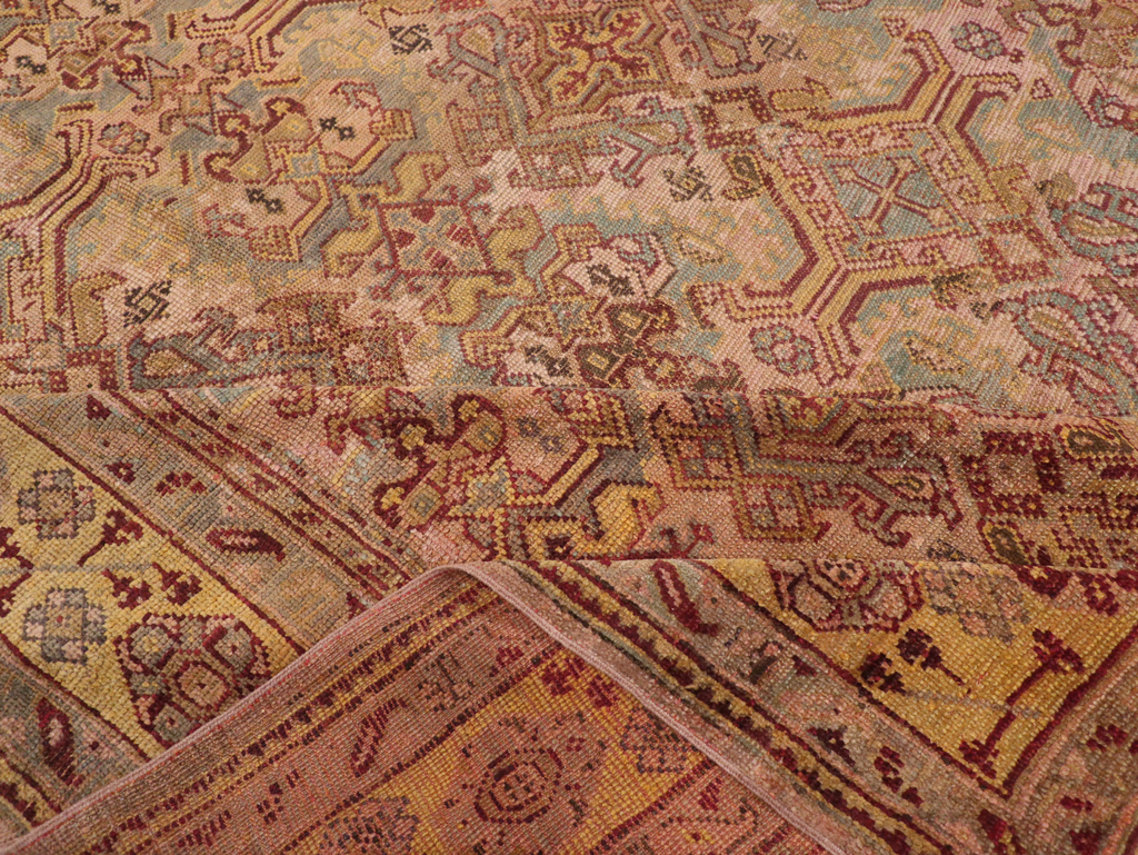 Antique Persian Oushak Carpet, No.25134 - Galerie Shabab