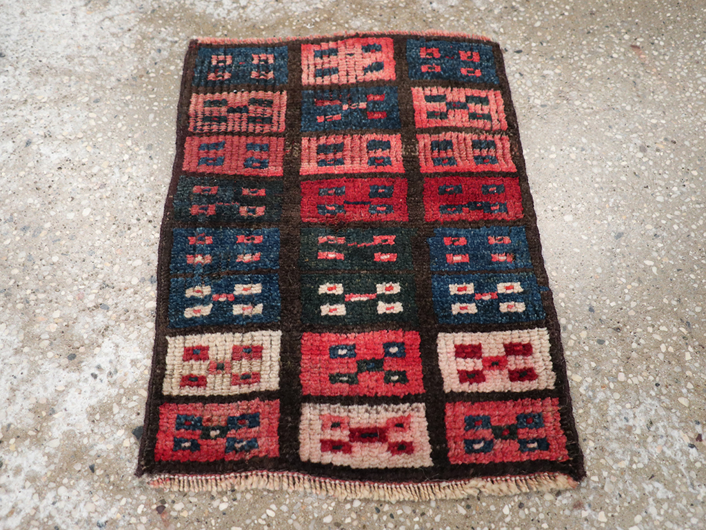 Vintage Persian Gabbeh Throw Rug, No.25174 - Galerie Shabab