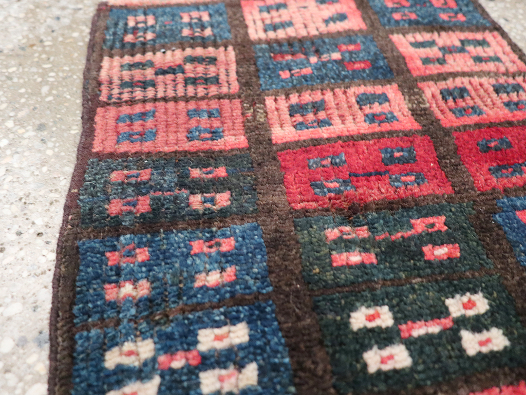 Vintage Persian Gabbeh Throw Rug, No.25174 - Galerie Shabab