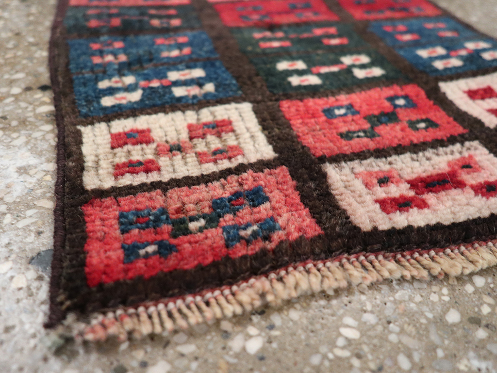 Vintage Persian Gabbeh Throw Rug, No.25174 - Galerie Shabab