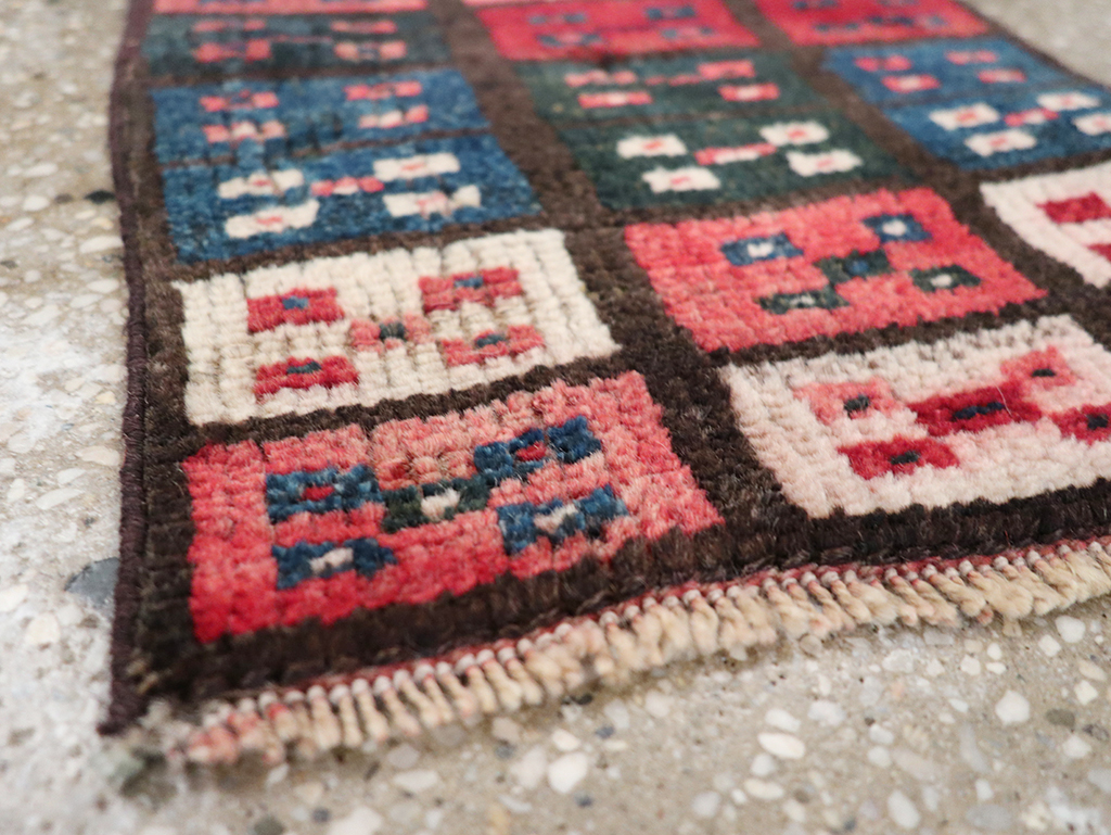 Vintage Persian Gabbeh Throw Rug, No.25174 - Galerie Shabab