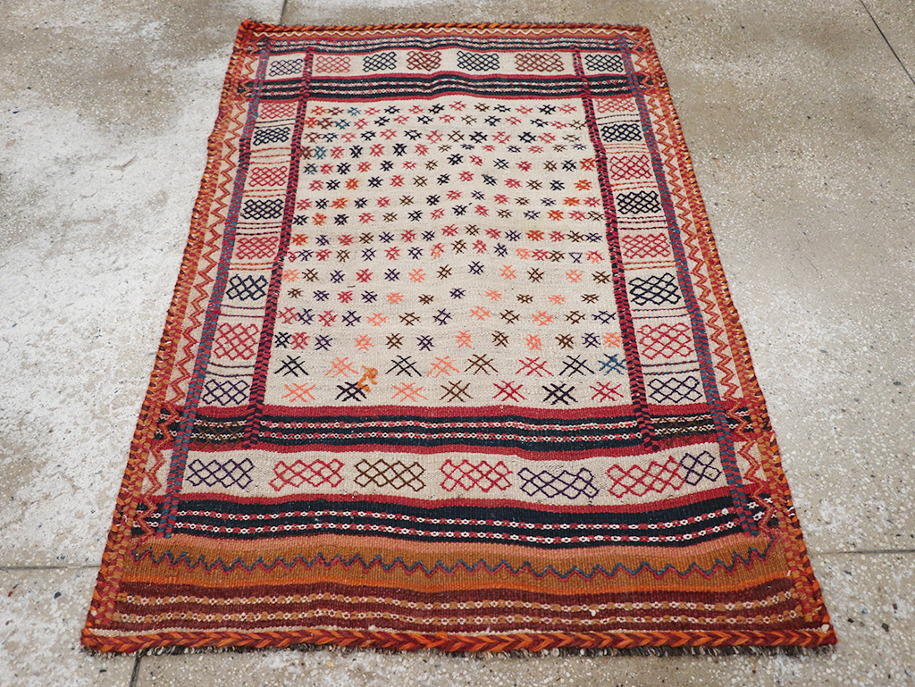 Vintage Persian Flatweave Kilim Throw Rug, No.25199 - Galerie Shabab
