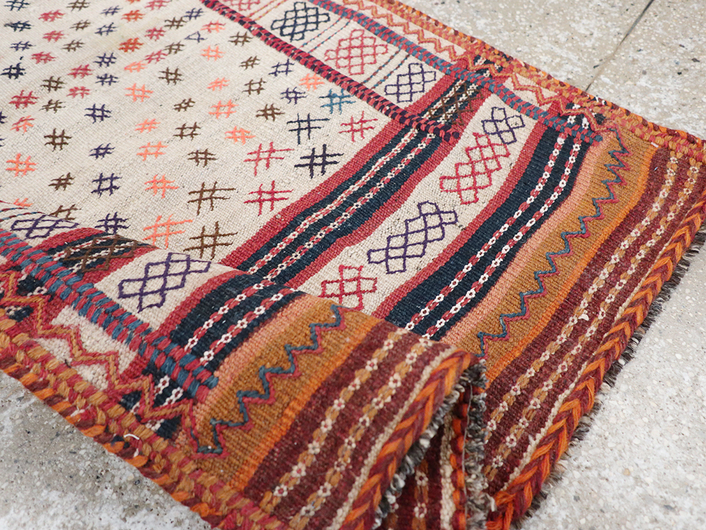 Vintage Persian Flatweave Kilim Throw Rug, No.25199 - Galerie Shabab