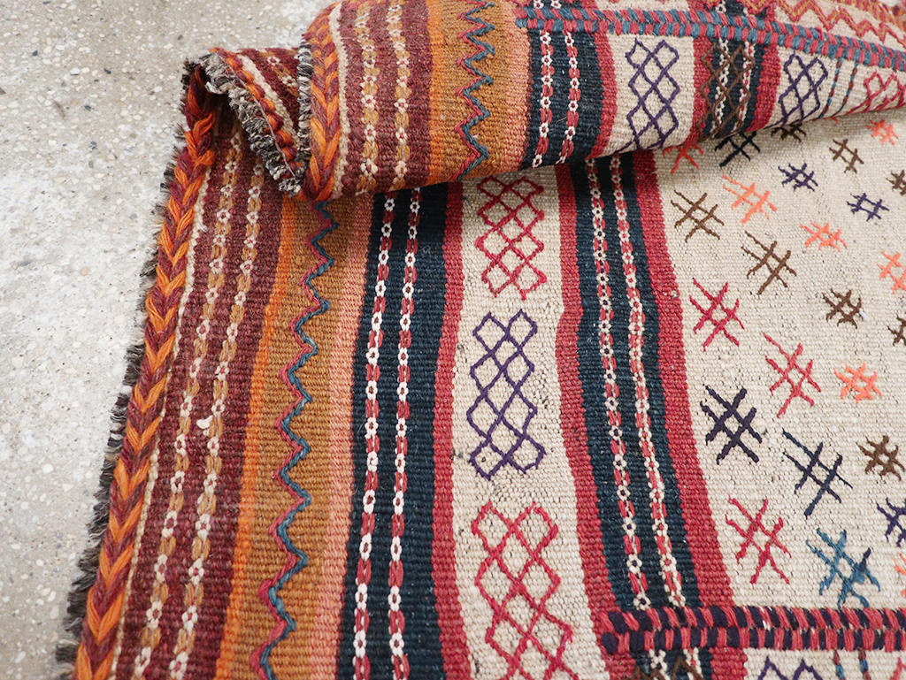 Vintage Persian Flatweave Kilim Throw Rug, No.25199 - Galerie Shabab