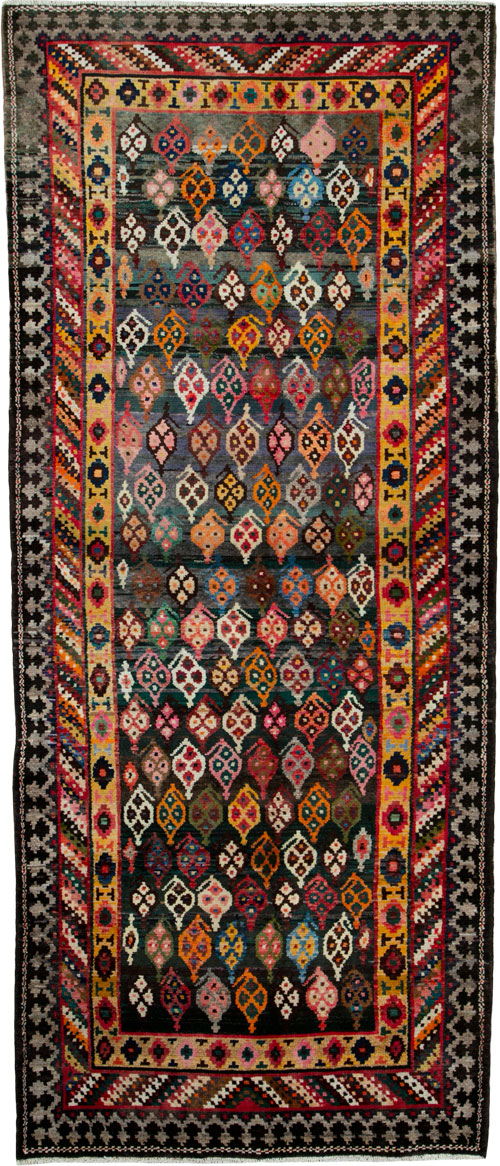 Vintage Persian Shiraz Rug, No.25200 - Galerie Shabab