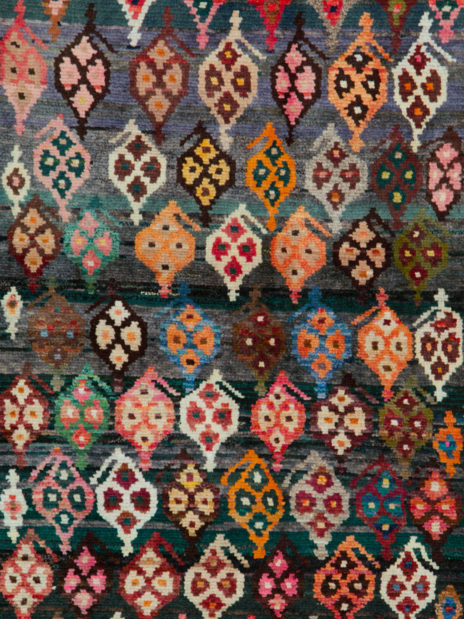 Vintage Persian Shiraz Rug, No.25200 - Galerie Shabab