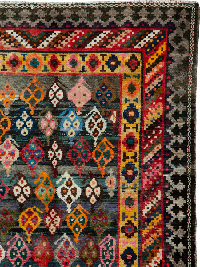 Vintage Persian Shiraz Rug, No.25200 - Galerie Shabab