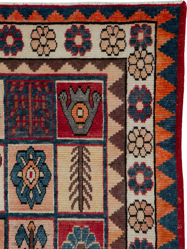 Vintage Bakhtiari Rug, No.25202 - Galerie Shabab