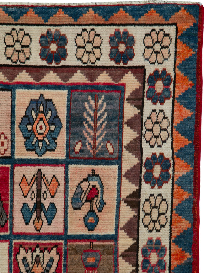Vintage Bakhtiari Rug, No.25202 - Galerie Shabab