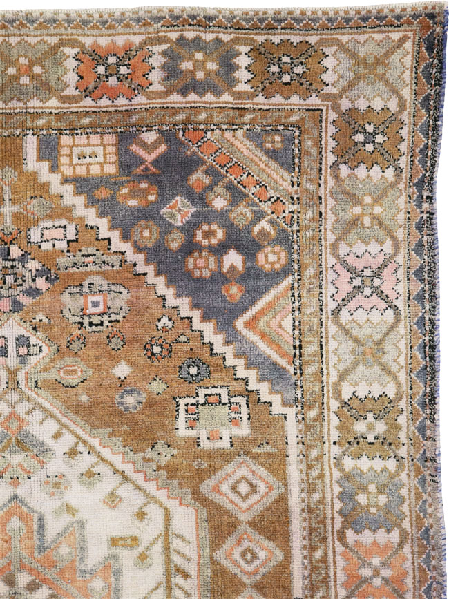 Vintage Persian Bakhtiari Rug, No.25204 - Galerie Shabab