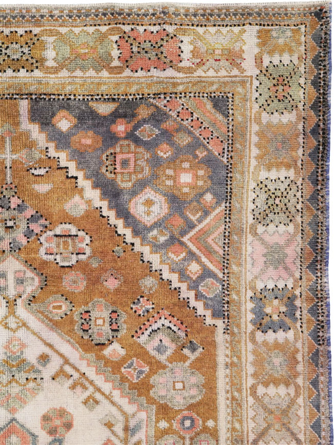 Vintage Persian Bakhtiari Rug, No.25204 - Galerie Shabab