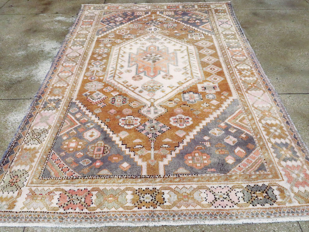 Vintage Persian Bakhtiari Rug, No.25204 - Galerie Shabab
