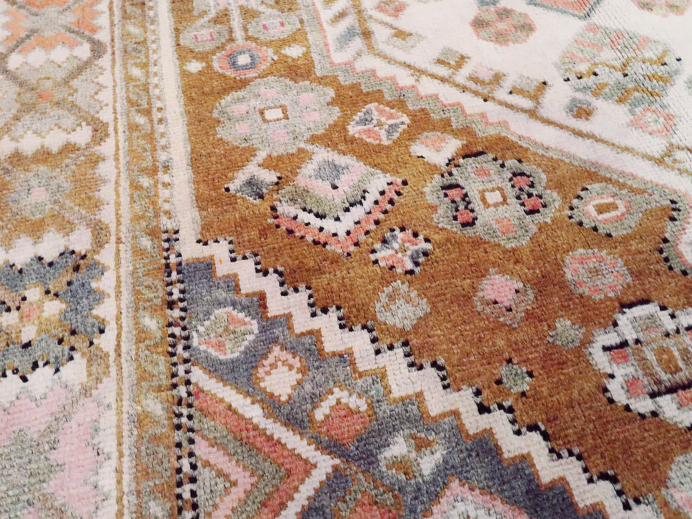 Vintage Persian Bakhtiari Rug, No.25204 - Galerie Shabab