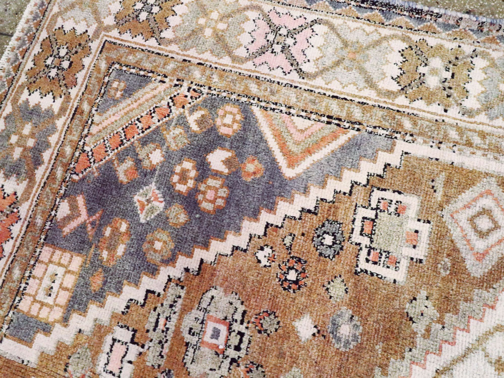 Vintage Persian Bakhtiari Rug, No.25204 - Galerie Shabab