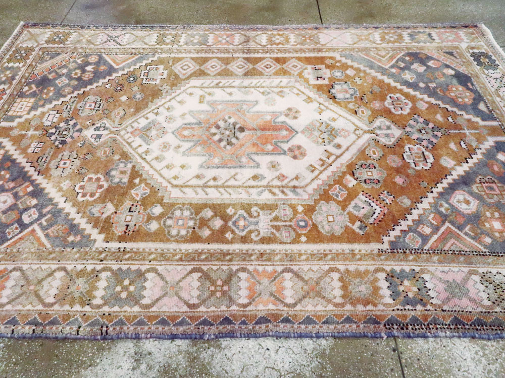 Vintage Persian Bakhtiari Rug, No.25204 - Galerie Shabab