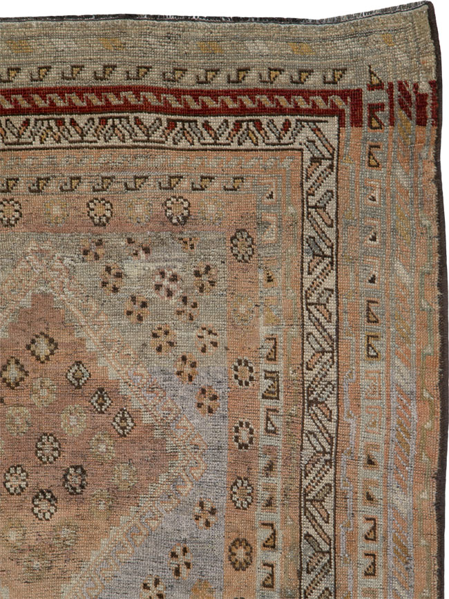 Vintage Persian Shiraz Gallery Rug, No.25207 - Galerie Shabab