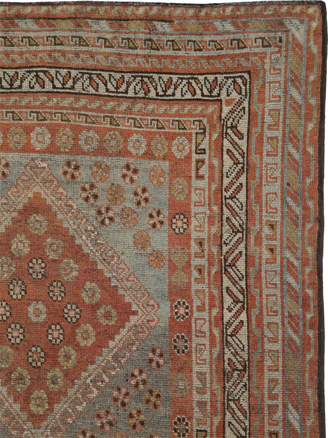 Vintage Persian Shiraz Gallery Rug, No.25207 - Galerie Shabab