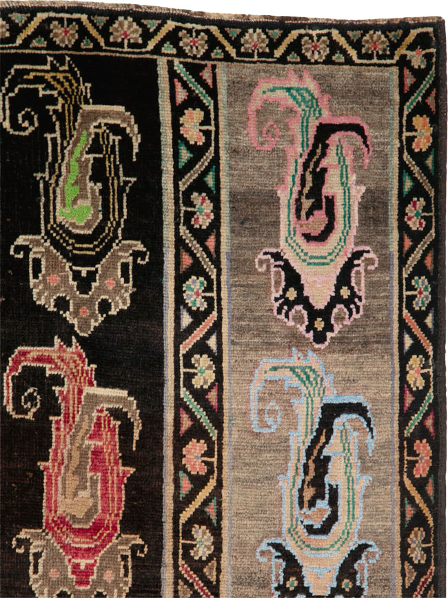 Vintage Persian Shiraz Rug, No.25208 - Galerie Shabab