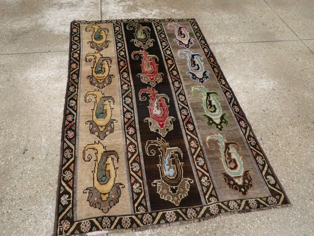 Vintage Persian Shiraz Rug, No.25208 - Galerie Shabab
