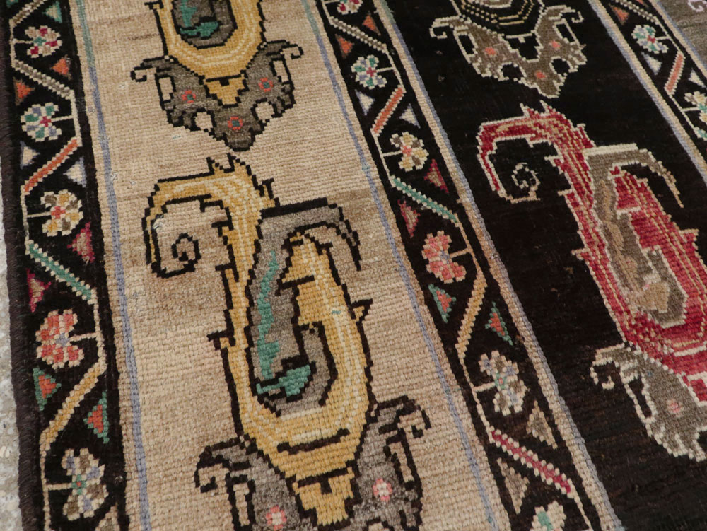 Vintage Persian Shiraz Rug, No.25208 - Galerie Shabab