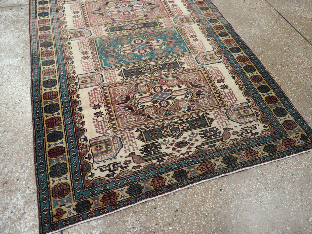 Vintage Persian Veece Throw Rug, No.25222 - Galerie Shabab