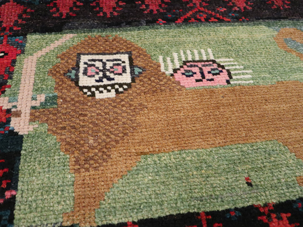 Vintage Persian Bakhtiari Pictorial Rug, No.25259 - Galerie Shabab