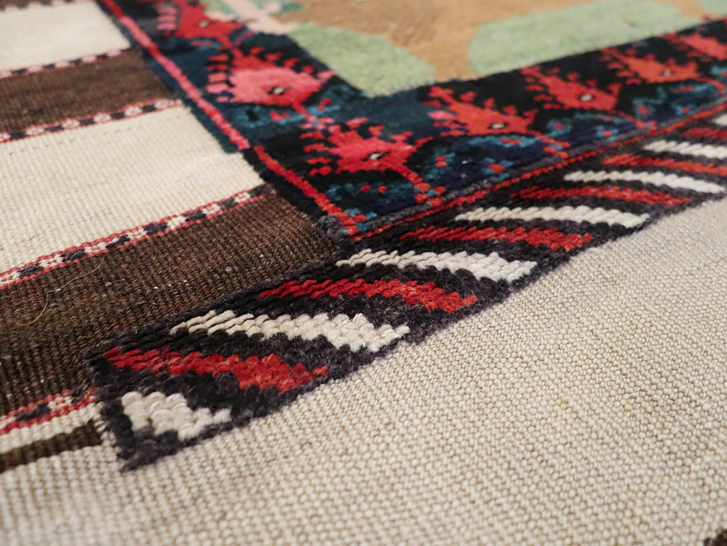 Vintage Persian Bakhtiari Pictorial Rug, No.25259 - Galerie Shabab