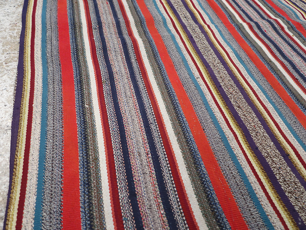 Vintage Persian Flatweave Kilim Accent Rug, No.25268 - Galerie Shabab