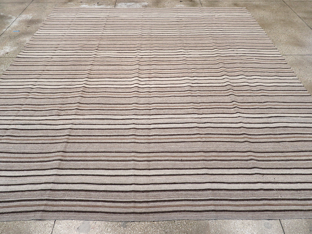 Vintage Persian Flatweave Kilim Room Size Carpet, No.25272 - Galerie Shabab