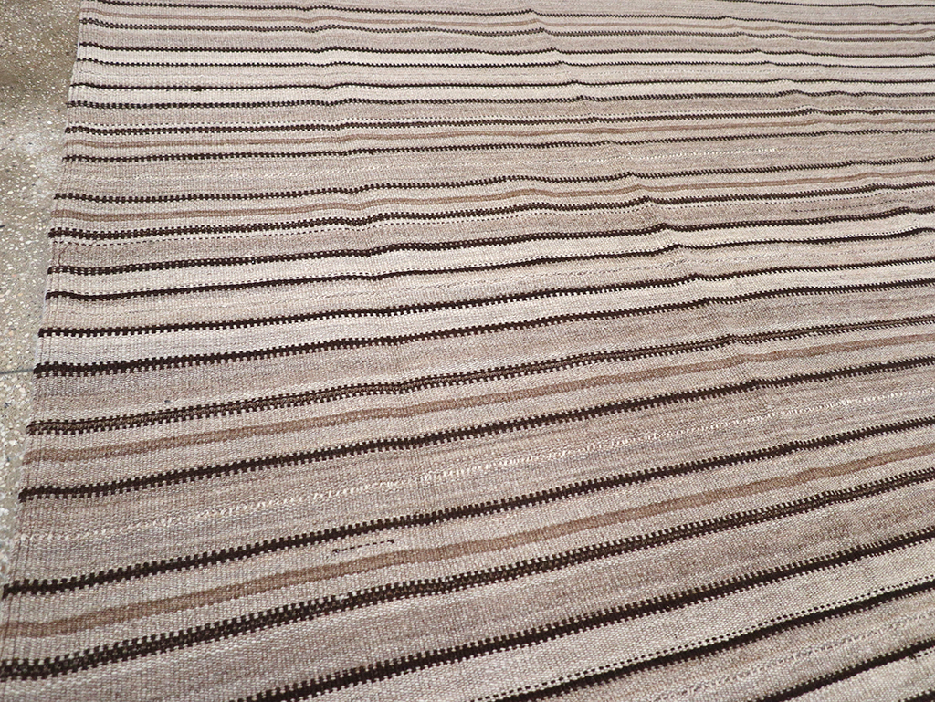 Vintage Persian Flatweave Kilim Room Size Carpet, No.25272 - Galerie Shabab