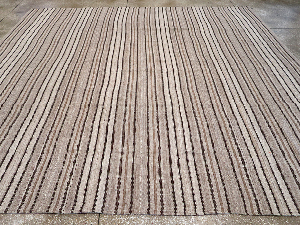 Vintage Persian Flatweave Kilim Room Size Carpet, No.25272 - Galerie Shabab