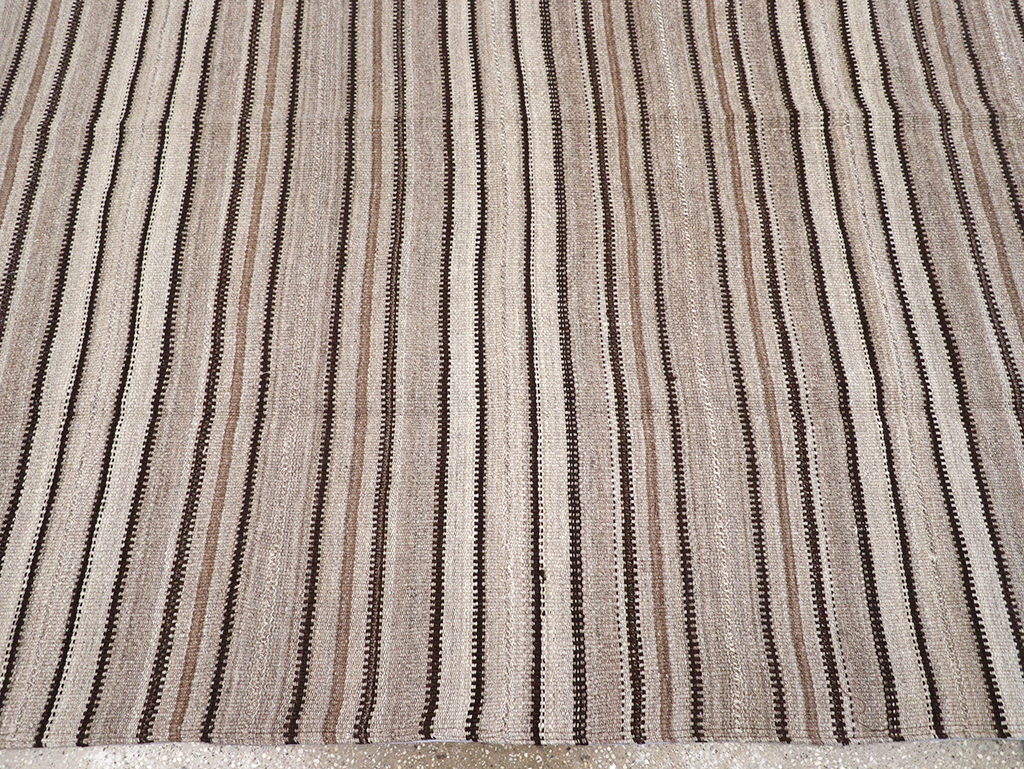 Vintage Persian Flatweave Kilim Room Size Carpet, No.25272 - Galerie Shabab