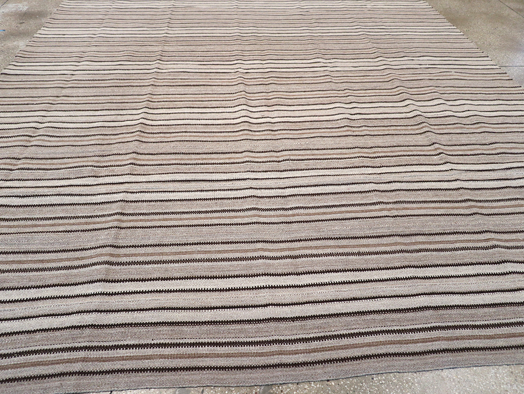 Vintage Persian Flatweave Kilim Room Size Carpet, No.25272 - Galerie Shabab