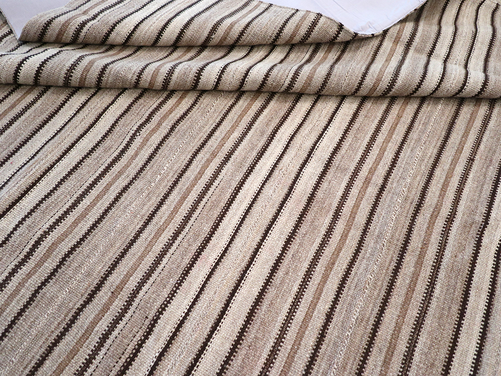 Vintage Persian Flatweave Kilim Room Size Carpet, No.25272 - Galerie Shabab