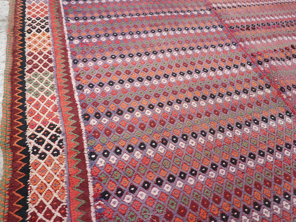 Vintage Persian Flatweave Kilim Accent Rug, No.25273 - Galerie Shabab