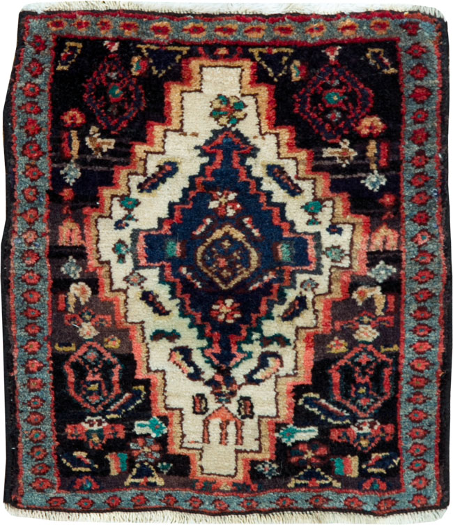 Vintage Persian Senneh Square Throw Rug, No.25276 - Galerie Shabab