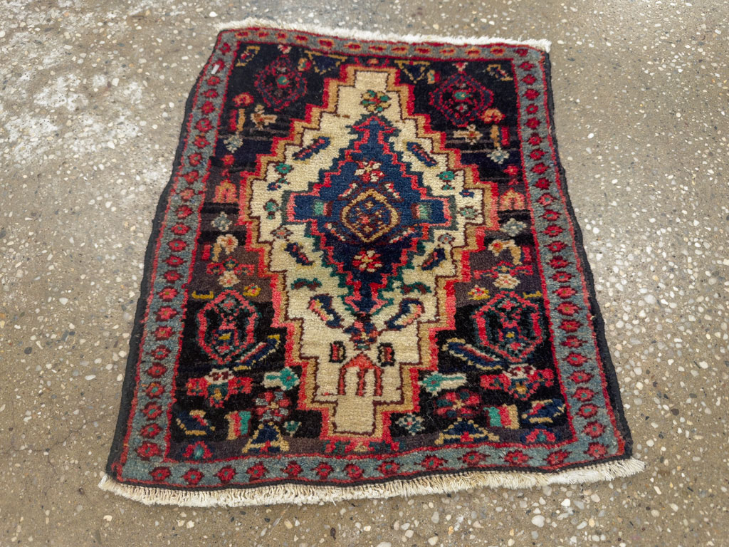 Vintage Persian Senneh Square Throw Rug, No.25276 - Galerie Shabab