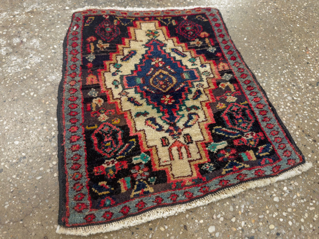 Vintage Persian Senneh Square Throw Rug, No.25276 - Galerie Shabab