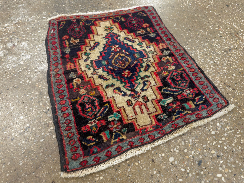 Vintage Persian Senneh Square Throw Rug, No.25276 - Galerie Shabab