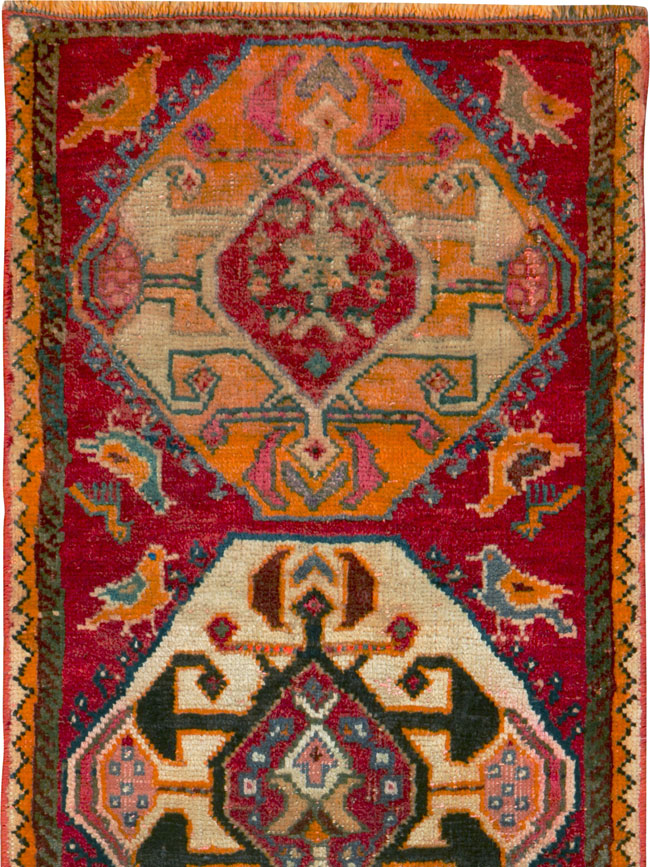 Vintage Persian Shiraz Rug, No.25294 - Galerie Shabab