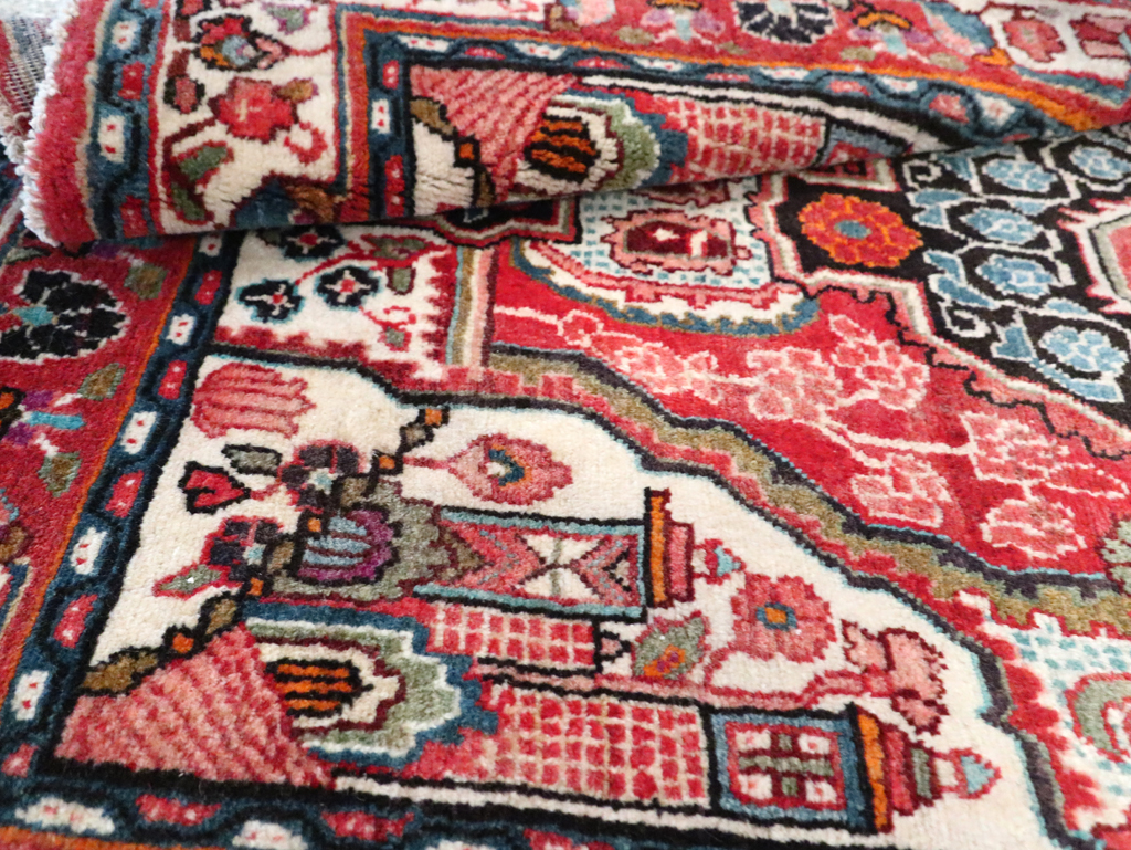 Vintage Persian Sarouk Throw Rug, No.25324 - Galerie Shabab