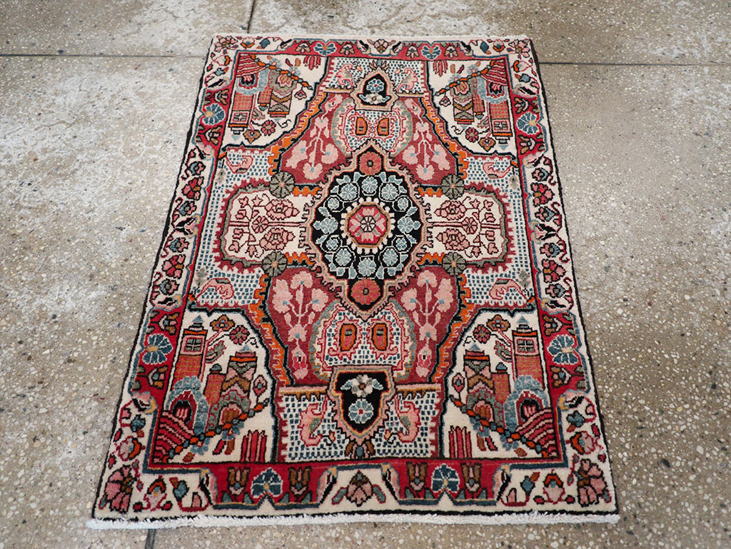 Vintage Persian Sarouk Rug, No.25325 - Galerie Shabab
