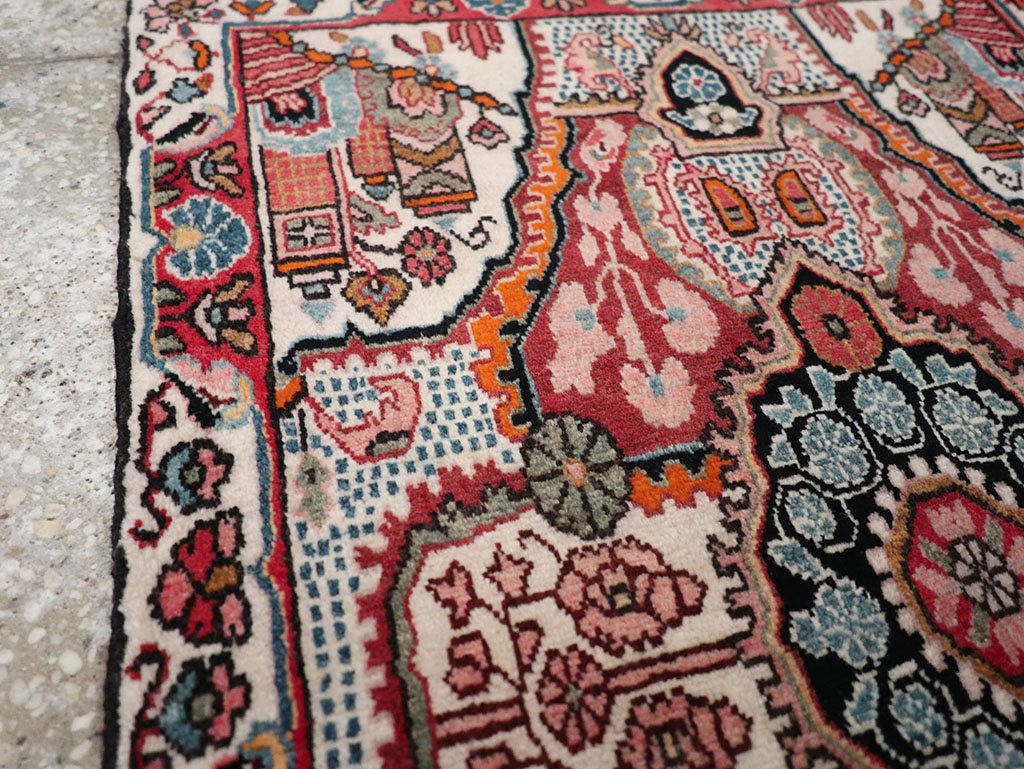 Vintage Persian Sarouk Rug, No.25325 - Galerie Shabab