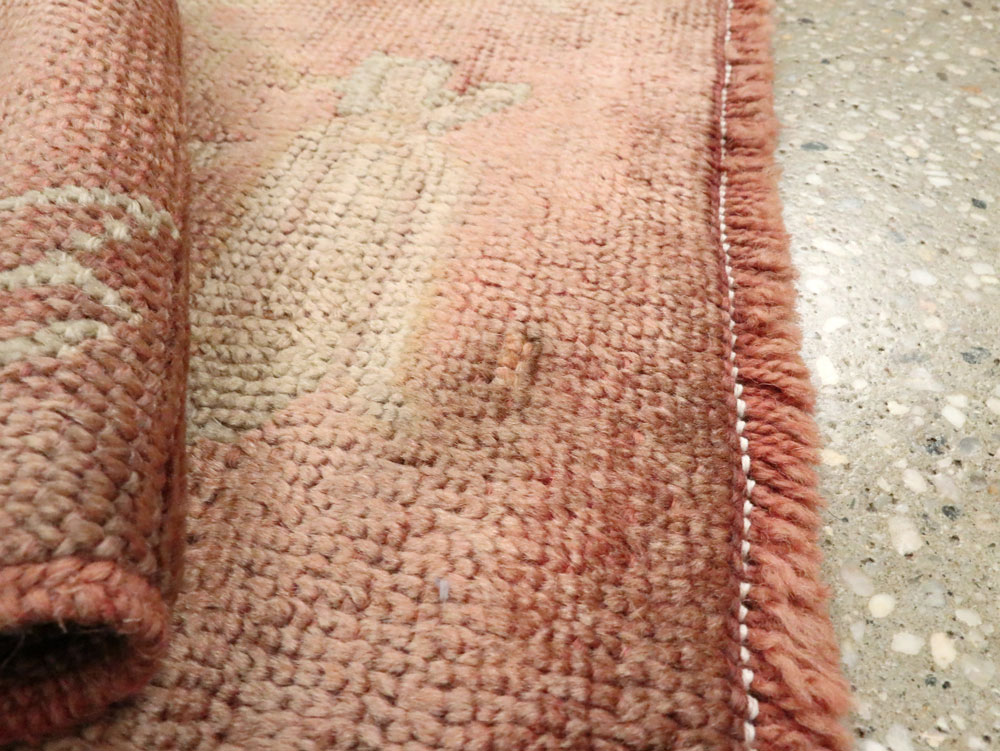 Antique Turkish Oushak Rug, No.25340 - Galerie Shabab