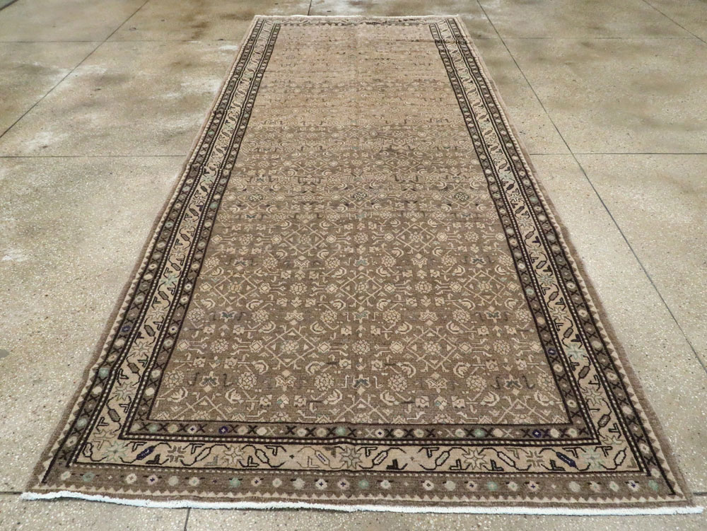 Vintage Persian Malayer Gallery Carpet, No.25374 - Galerie Shabab
