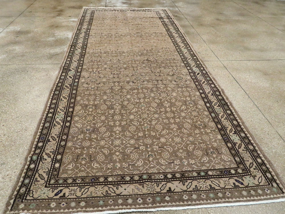 Vintage Persian Malayer Gallery Carpet, No.25374 - Galerie Shabab