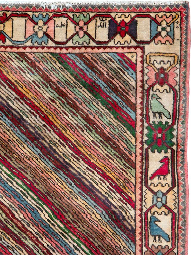 Vintage Persian Shiraz Rug, No.25379 - Galerie Shabab