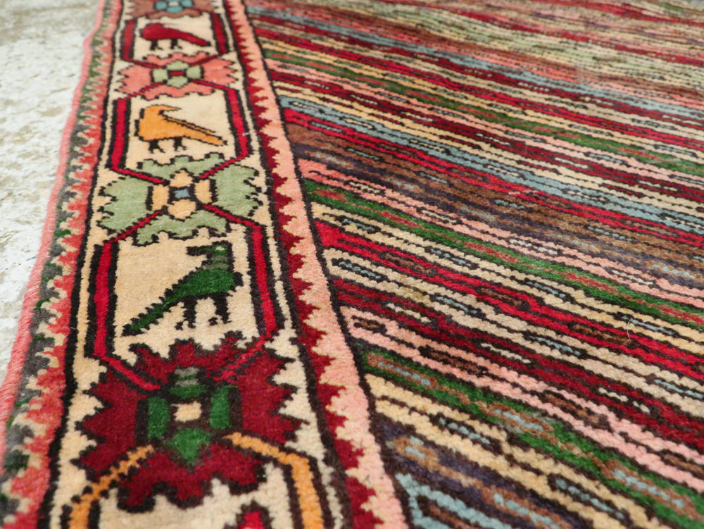 Vintage Persian Shiraz Rug, No.25379 - Galerie Shabab